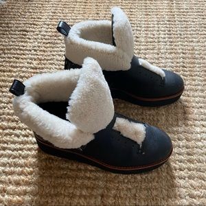 Coach Sherpa Winter Boots Size 9